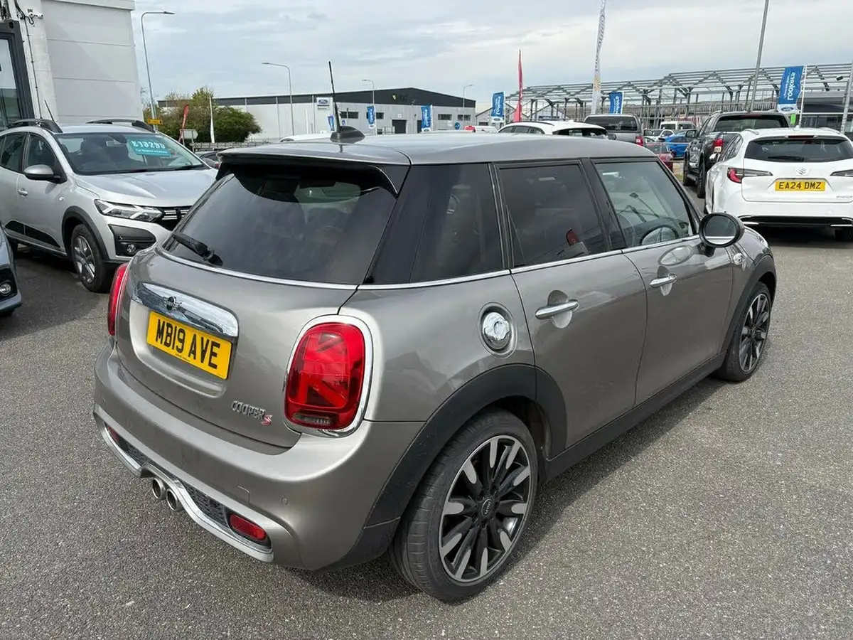 2019-mini-cooper-20-cooper-s-exclusive-189bhp-hatchback-5d-auto-big-3