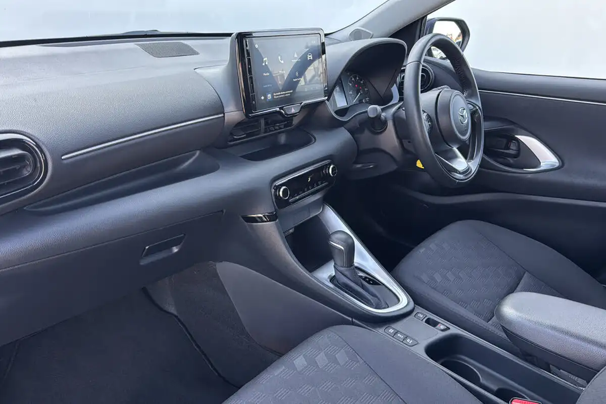 2024-mazda-mazda2-15-centre-line-big-9