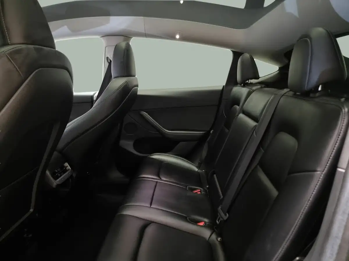 2022-tesla-model-y-e-long-range-big-28