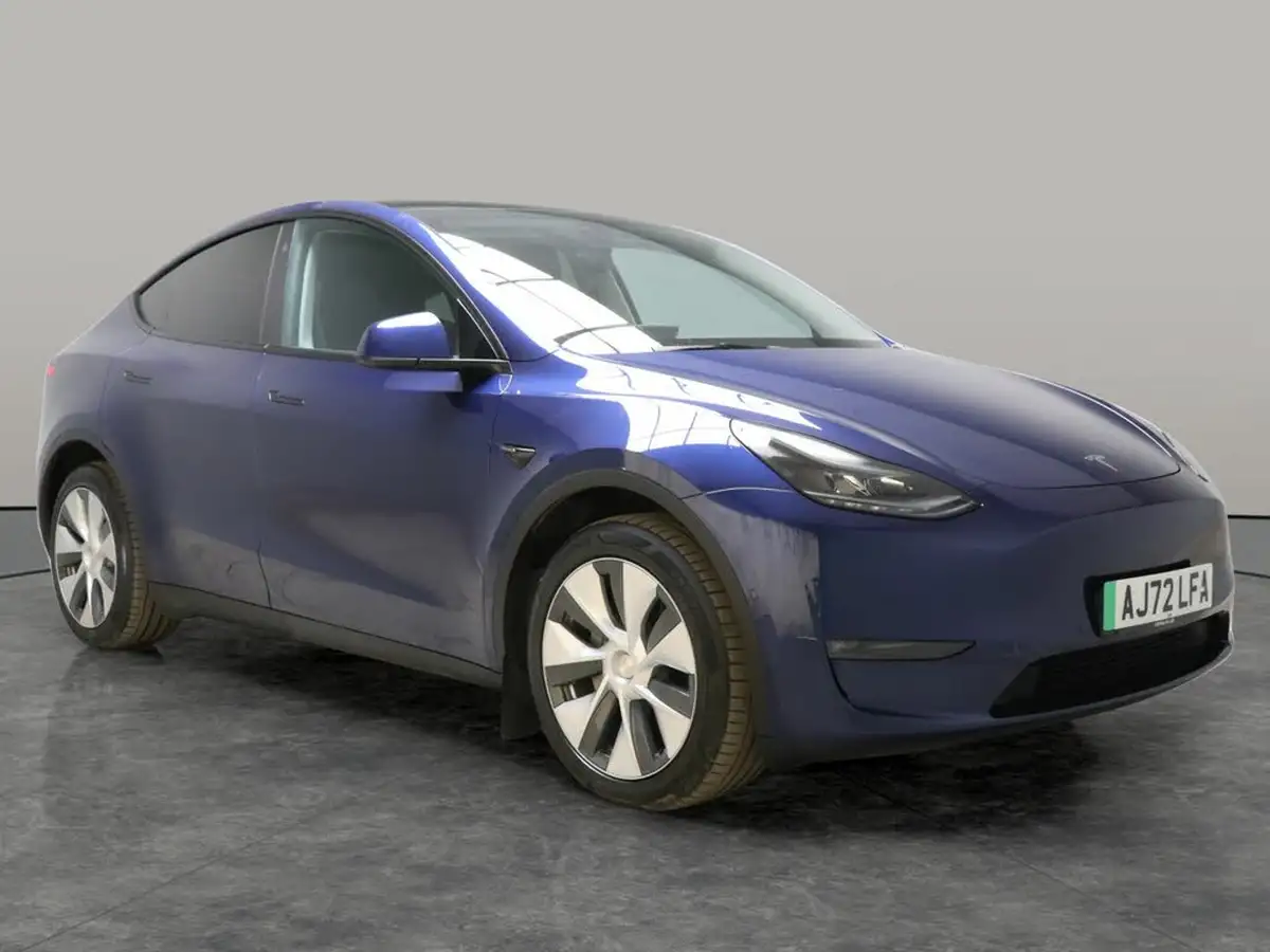 2022-tesla-model-y-e-long-range-big-9