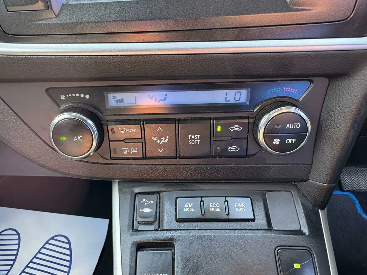 2014-toyota-auris-18-vvt-i-hsd-icon-plus-hatchback-big-26