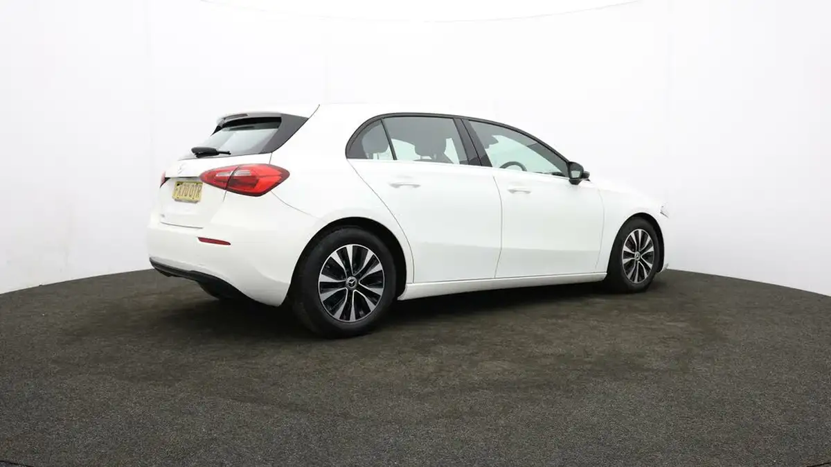 2020-mercedes-benz-a-class-15d-a180d-se-big-25