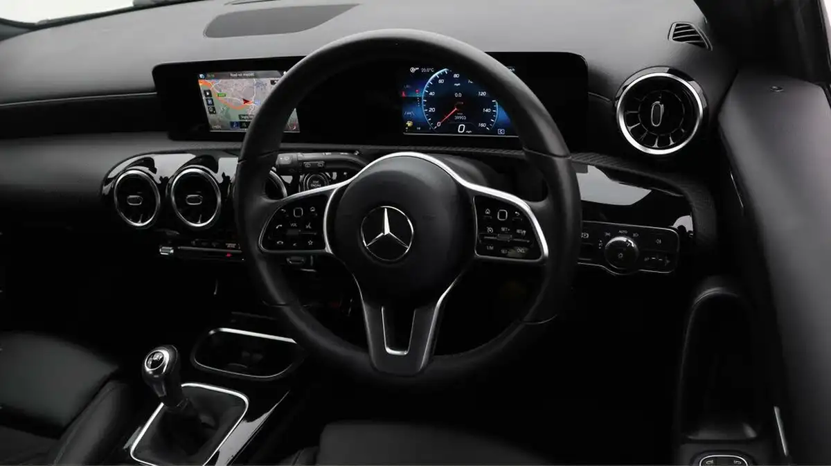 2020-mercedes-benz-a-class-15d-a180d-se-big-8