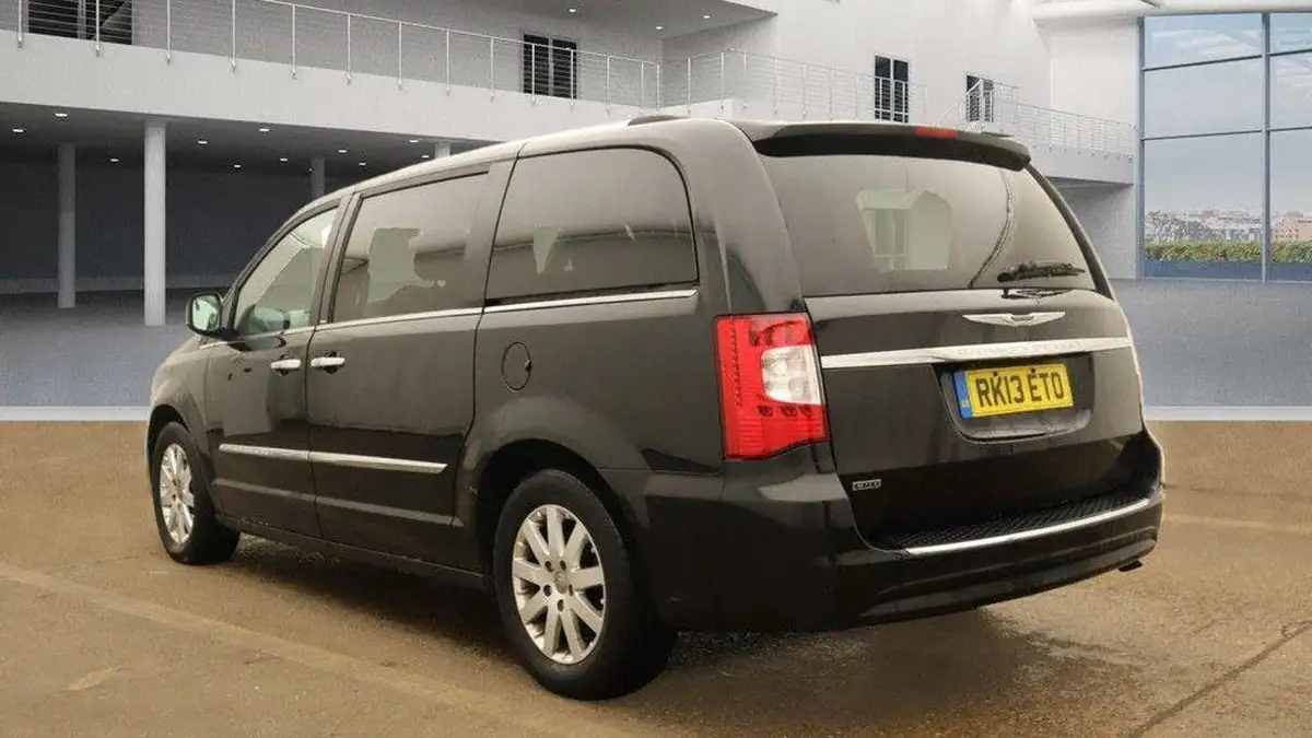 2013-chrysler-grand-voyager-28td-limited-big-2
