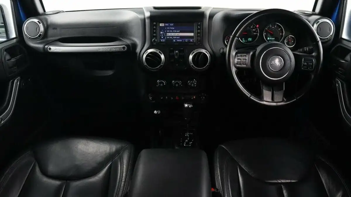 2016-jeep-wrangler-28crd-overland-5d-big-43