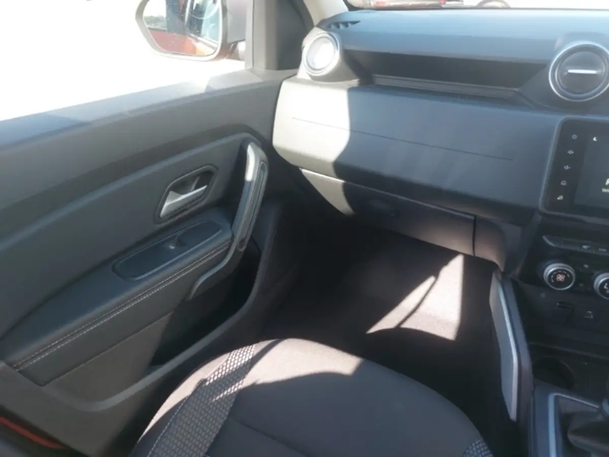 2016-renault-captur-09-dynamique-s-nav-big-9