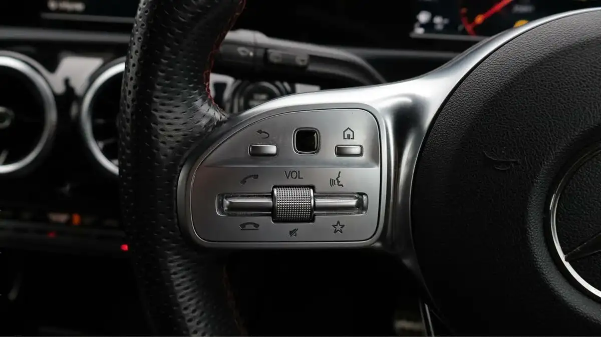 2019-mercedes-benz-a-class-13-a180-amg-line-hatchback-5d-big-22