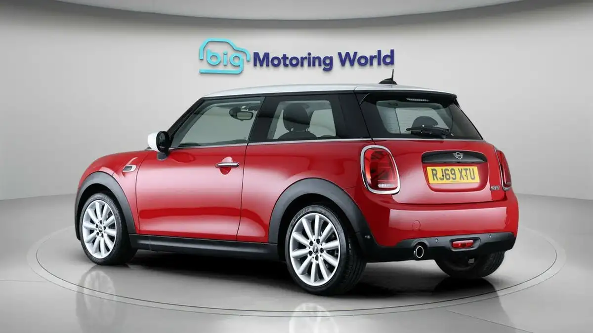 2020-mini-cooper-15-cooper-classic-hatchback-3d-big-5
