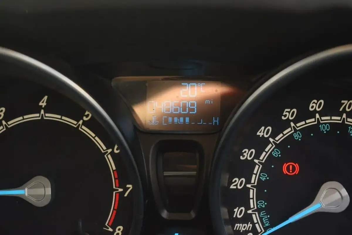 2016-ford-fiesta-10t-zetec-100ps-ecoboost-ss-5d-big-19