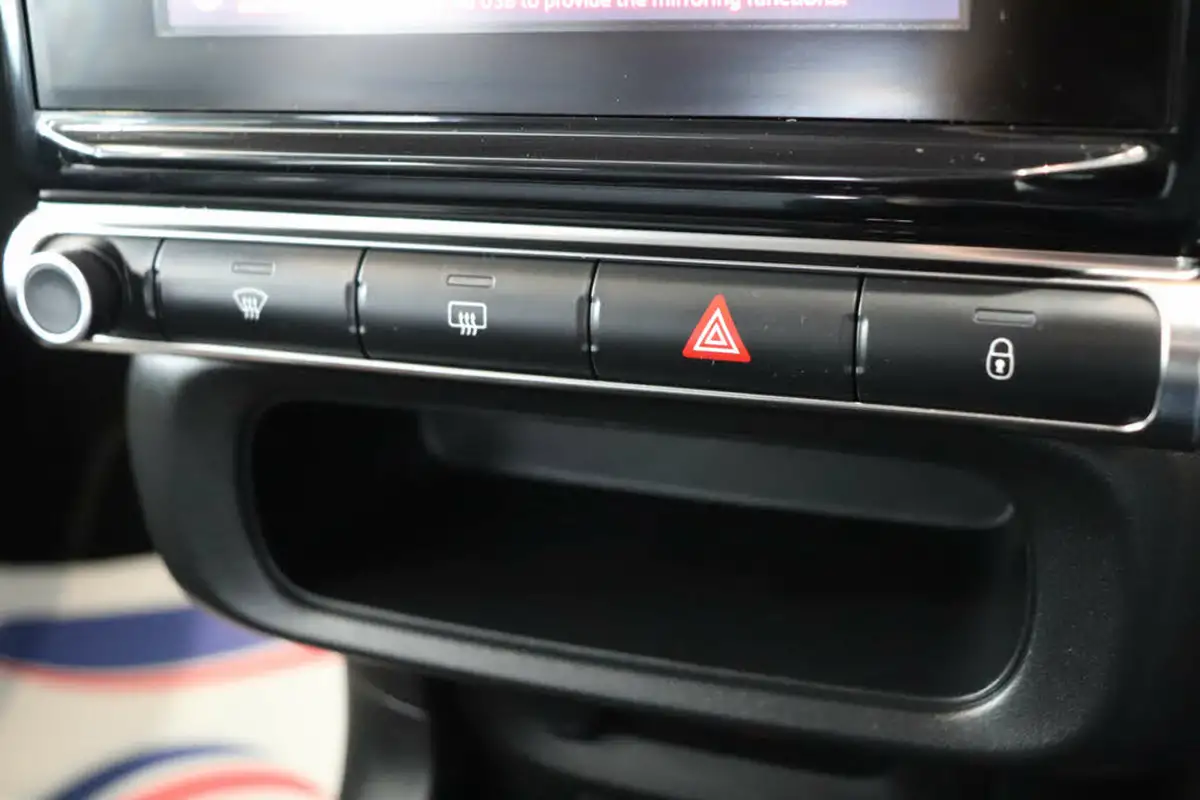 2018-citroen-c3-12-puretech-flair-110ps-ss-eat6-big-39
