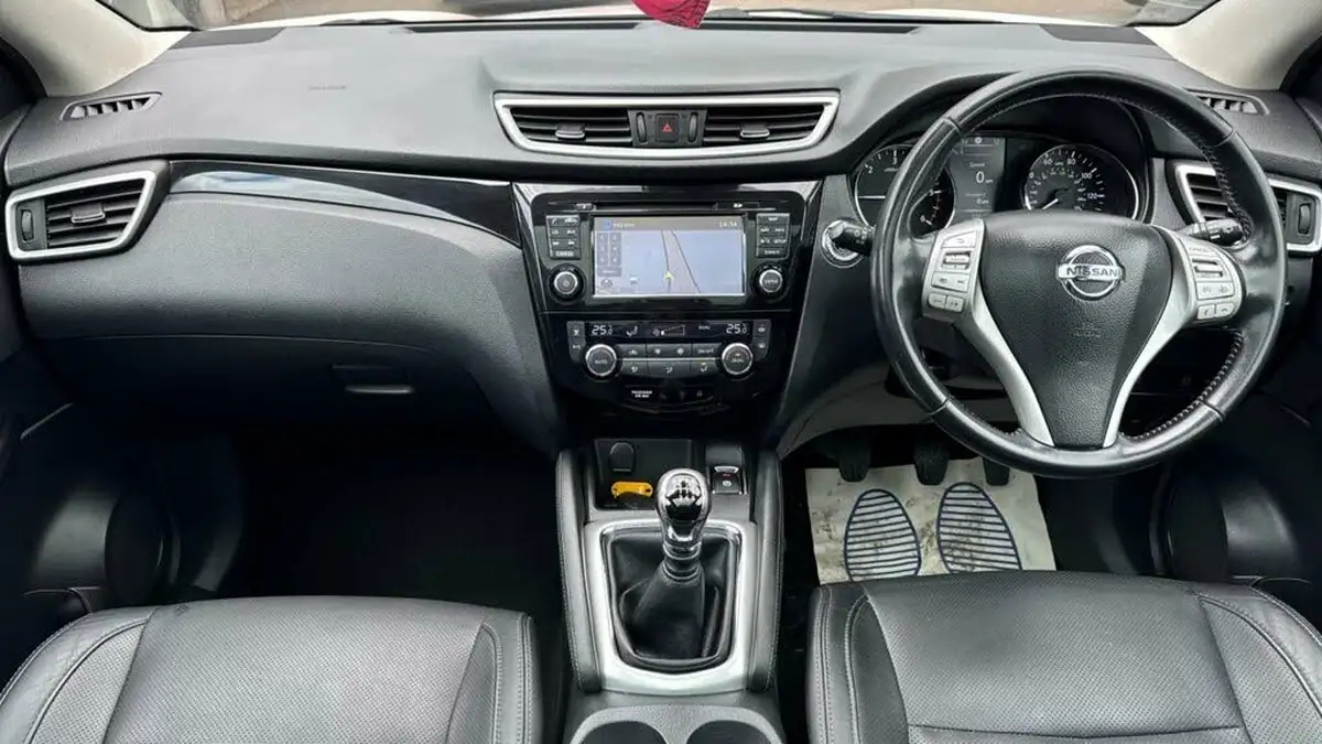 2015-nissan-qashqai-15dci-tekna-big-21