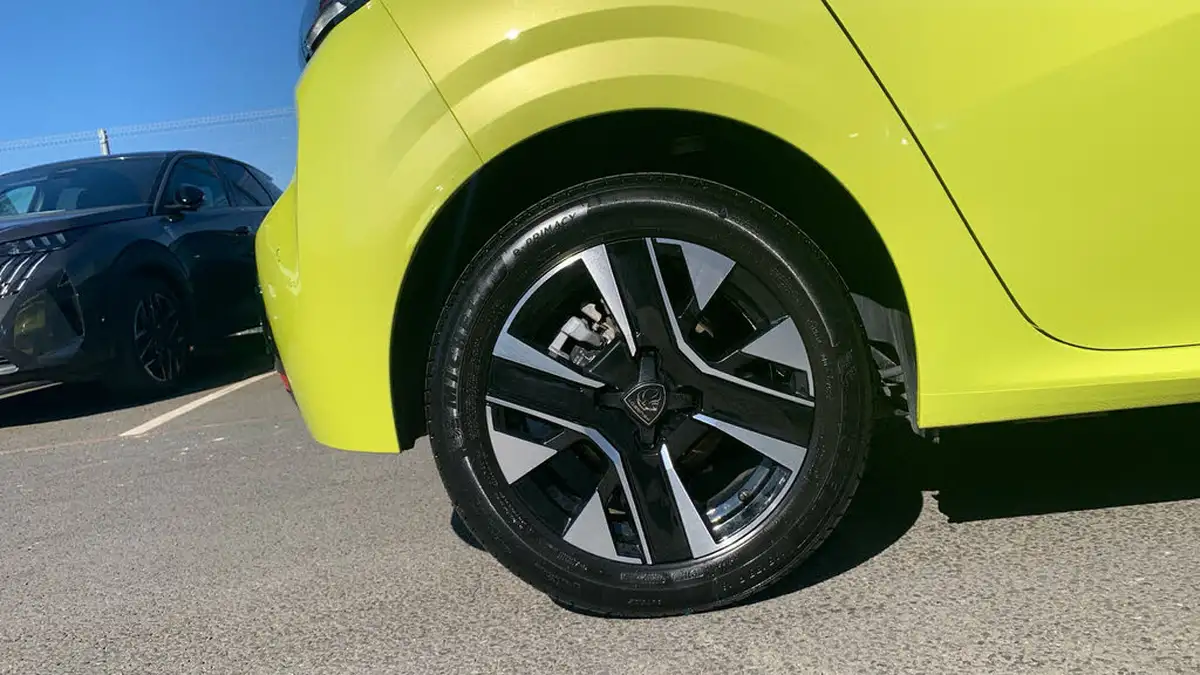 2024-peugeot-208-12-puretech-allure-big-15