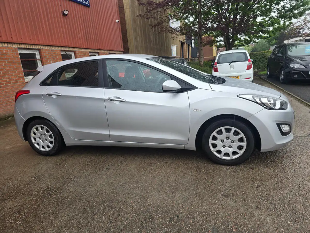 2014-hyundai-i30-14-classic-5d-big-39