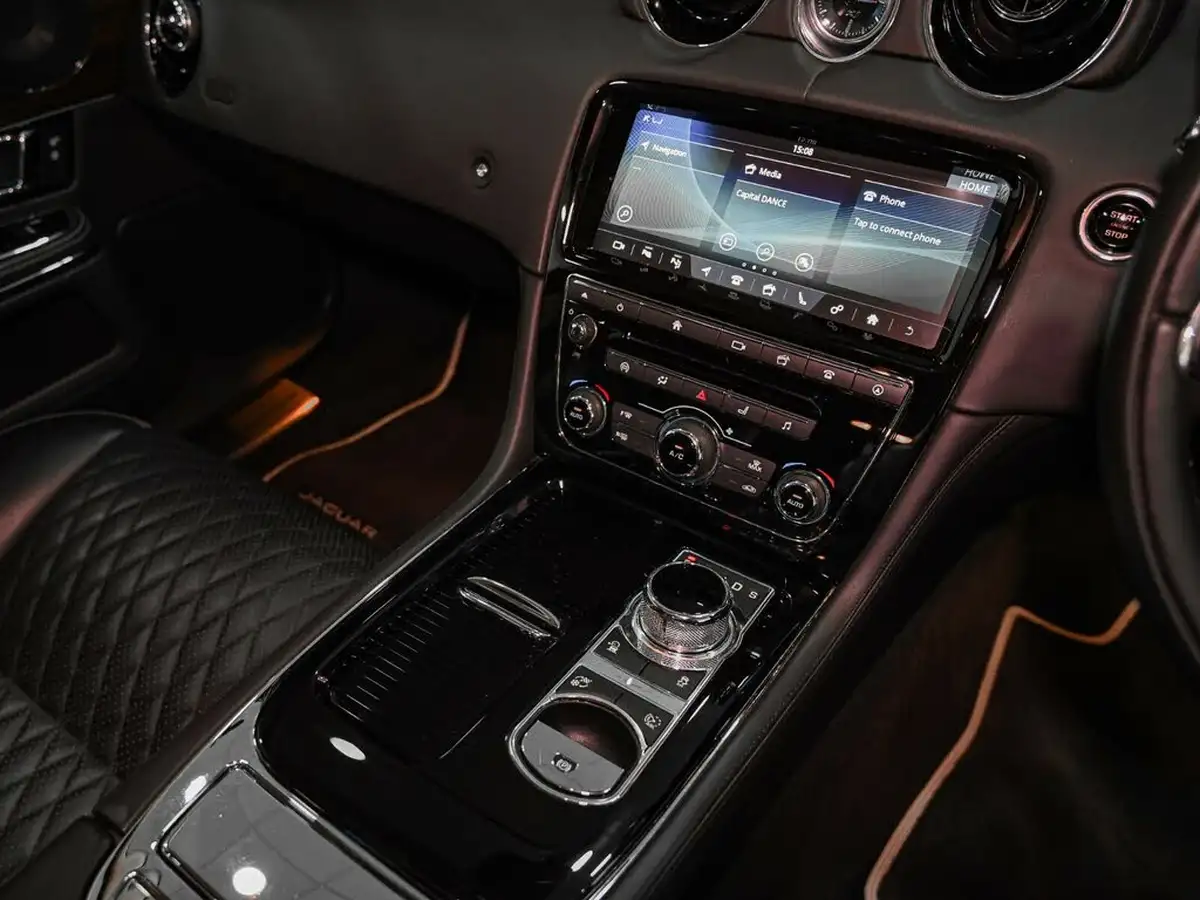2018-jaguar-xj-series-30td-xj-portfolio-lwb-big-10