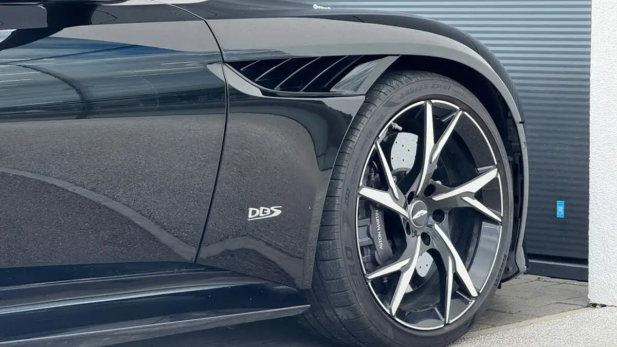 2019-aston-martin-dbs-52-v12-superleggera-big-21