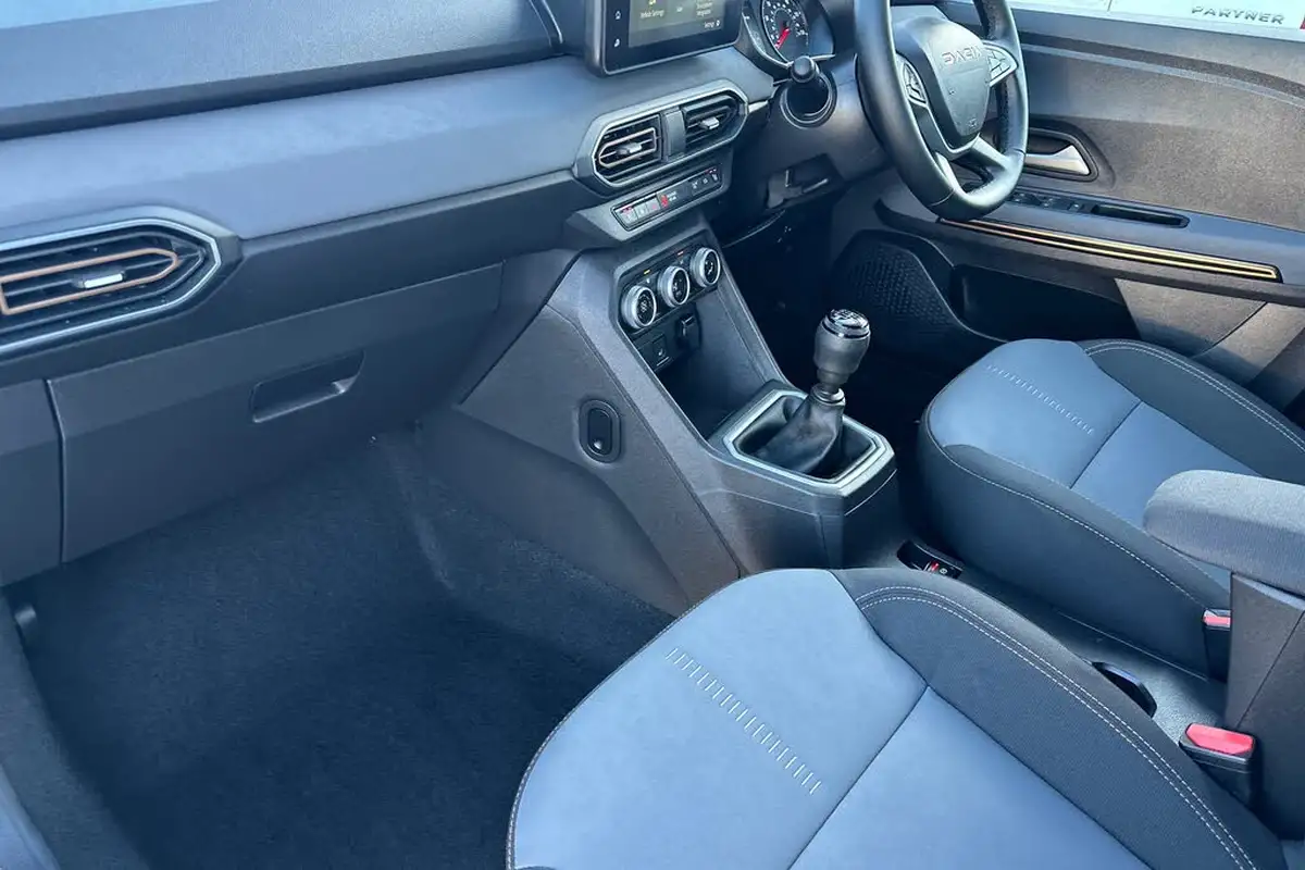 2024-dacia-sandero-stepway-10-tce-extreme-100bhp-bi-fuel-big-3