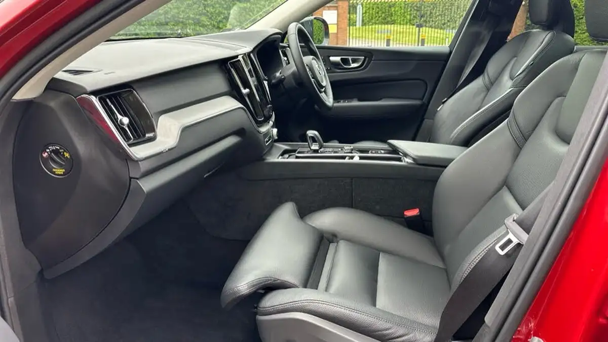 2024-volvo-xc60-20-b5-plus-big-23