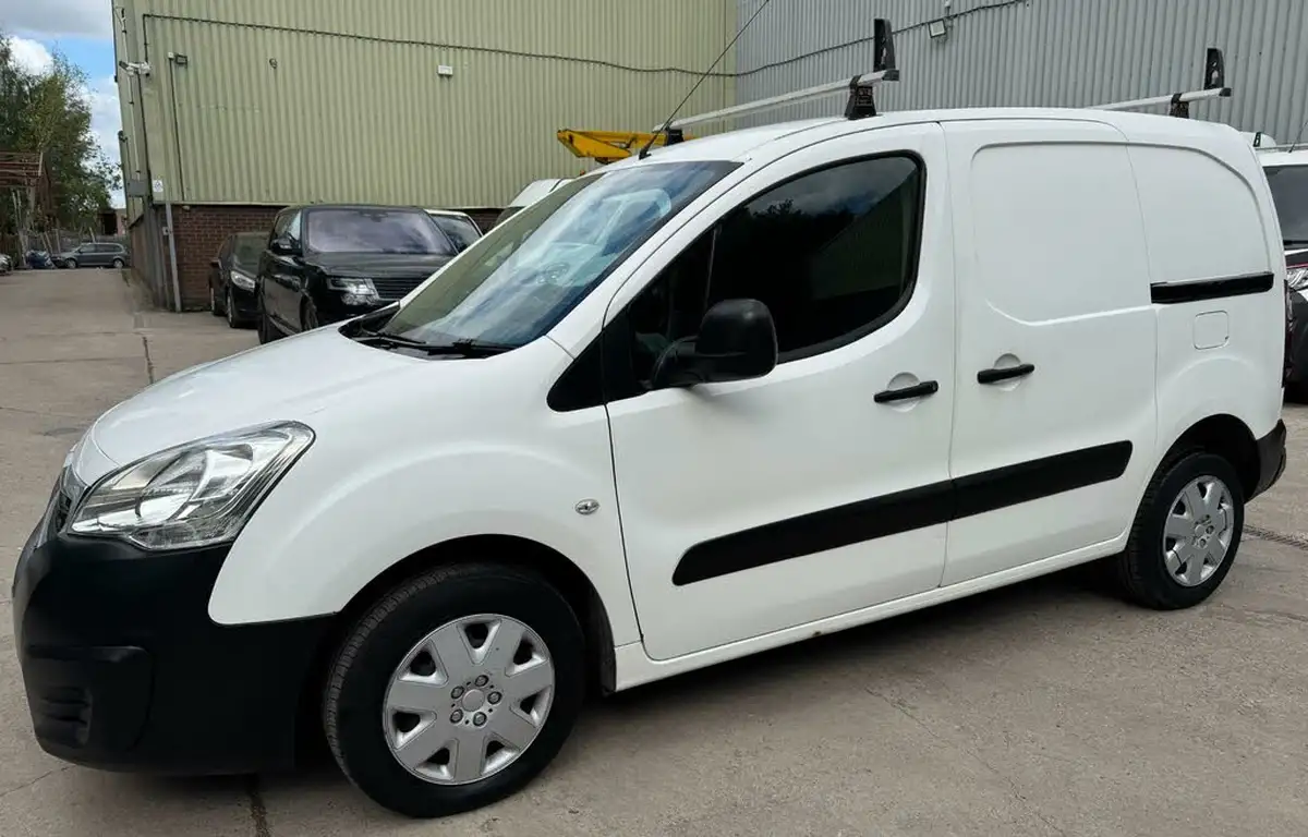 2015-peugeot-partner-16td-s-l1-92-850-panel-van-big-21
