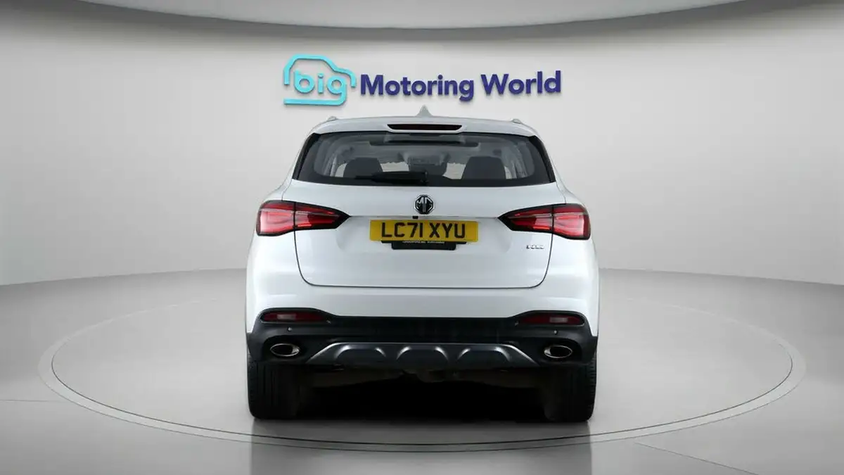 2021-mg-hs-15t-gdi-exclusive-162ps-big-6