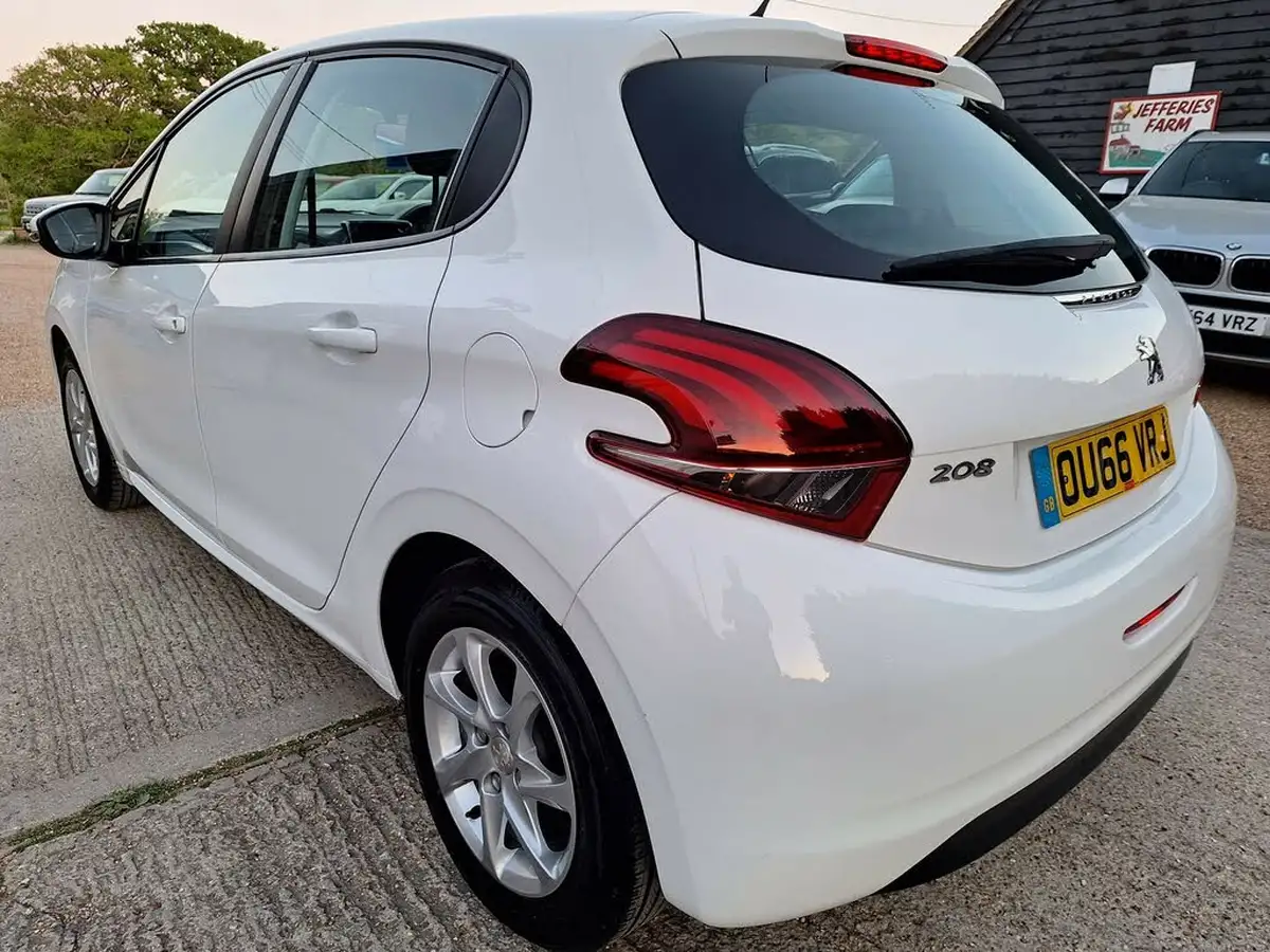 2016-peugeot-208-big-7