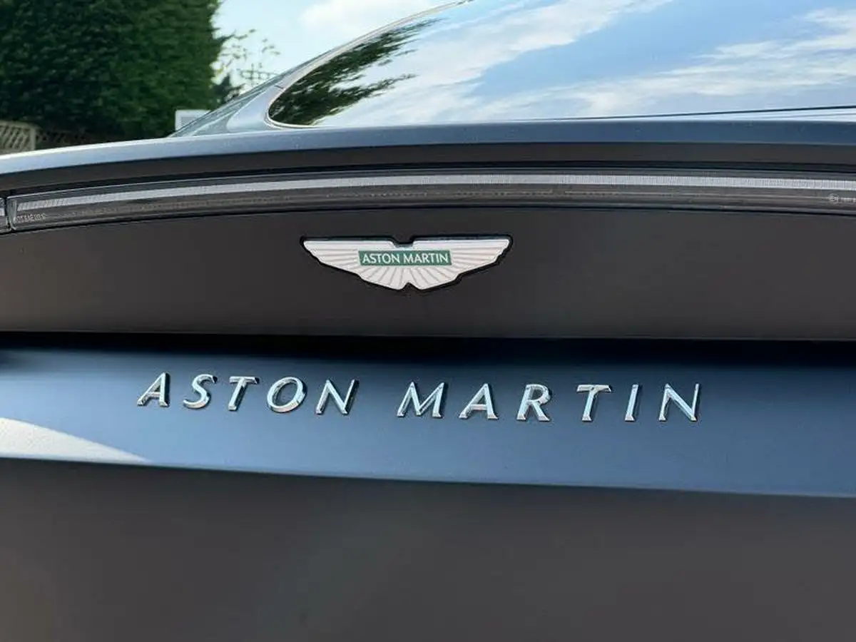 2024-aston-martin-vantage-big-8