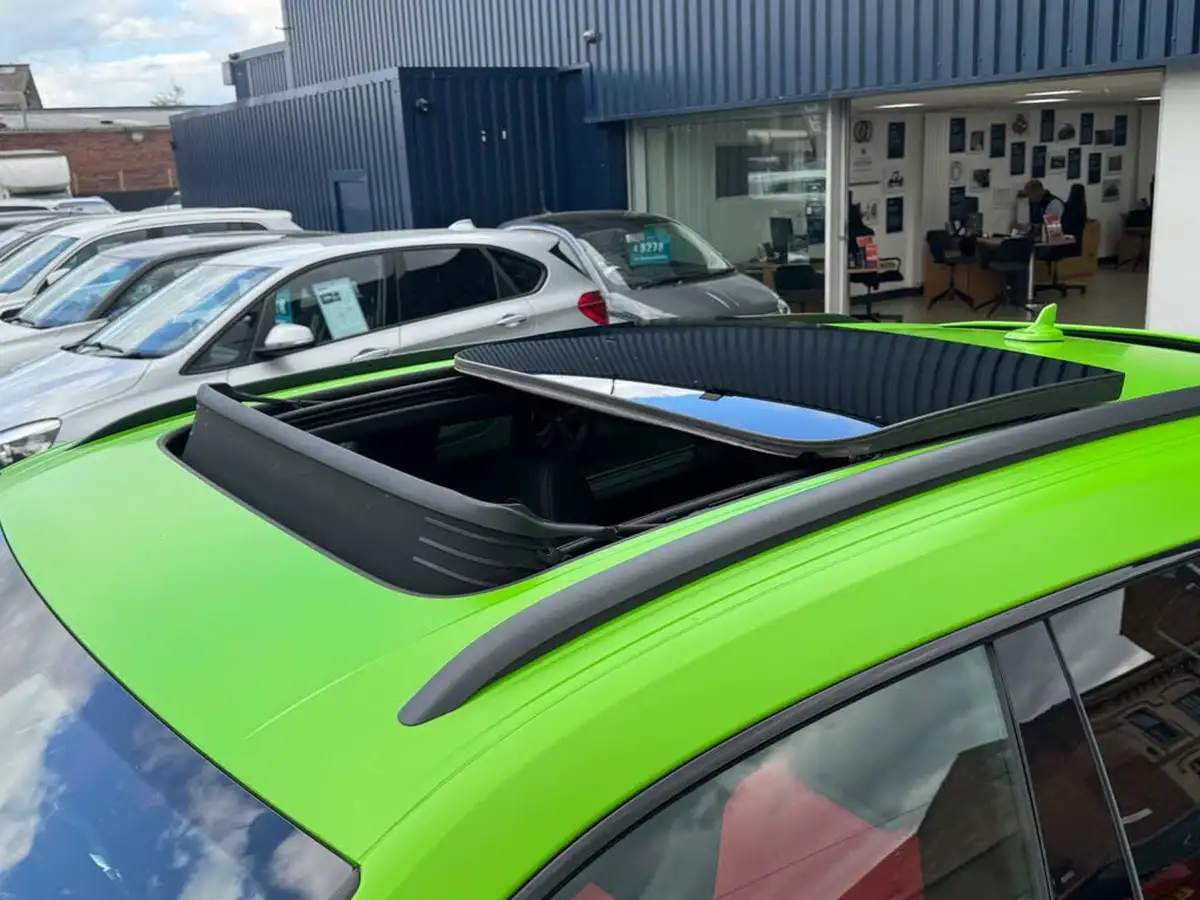 2021-lamborghini-urus-40-no-trim-big-16