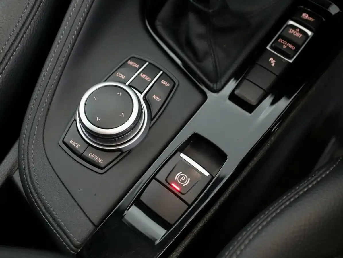2022-bmw-x1-20-sdrive20i-xline-big-27