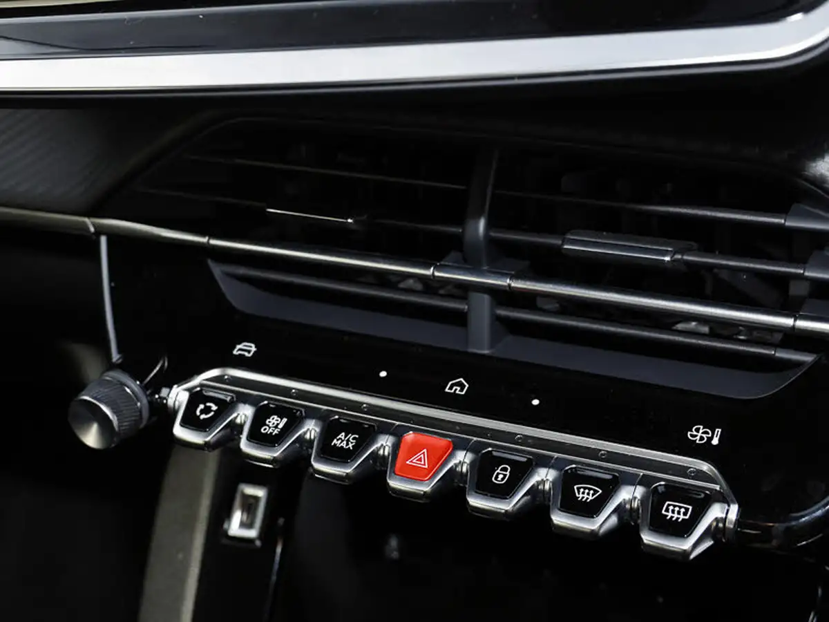 2025-peugeot-208-12-puretech-allure-big-15