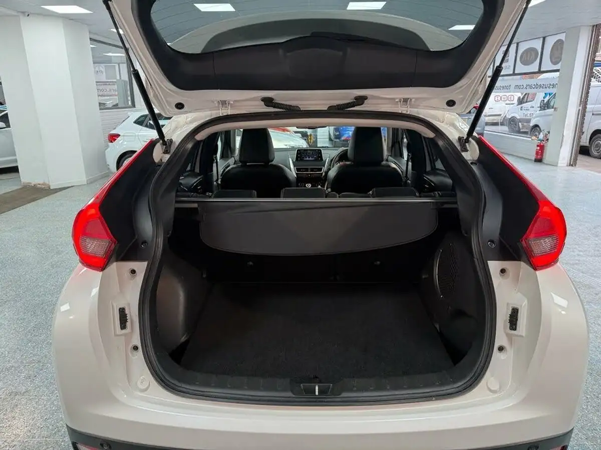 2019-mitsubishi-eclipse-cross-15-black-big-11