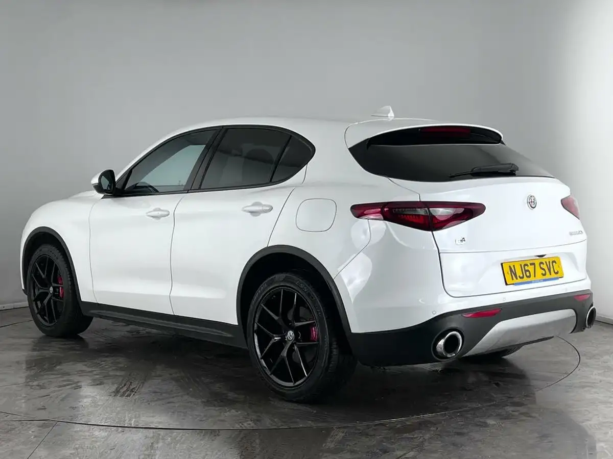 2017-alfa-romeo-stelvio-20-milano-big-3