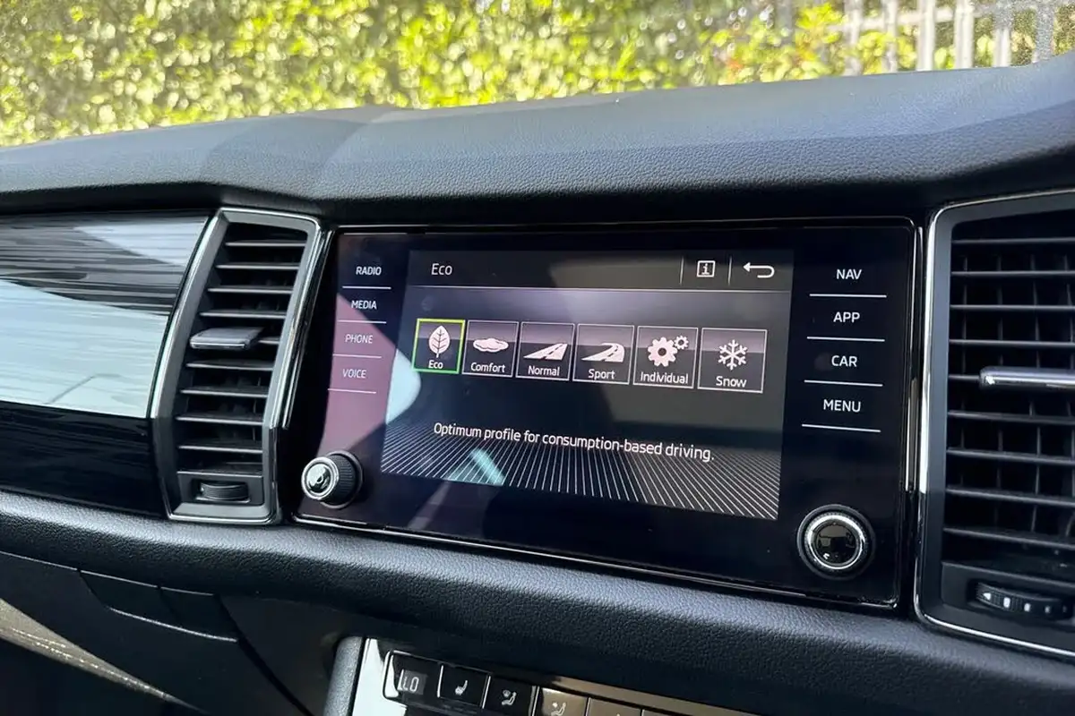 2017-skoda-kodiaq-20tdi-edition-150ps-4x4-5-seatsss-dsg-big-57