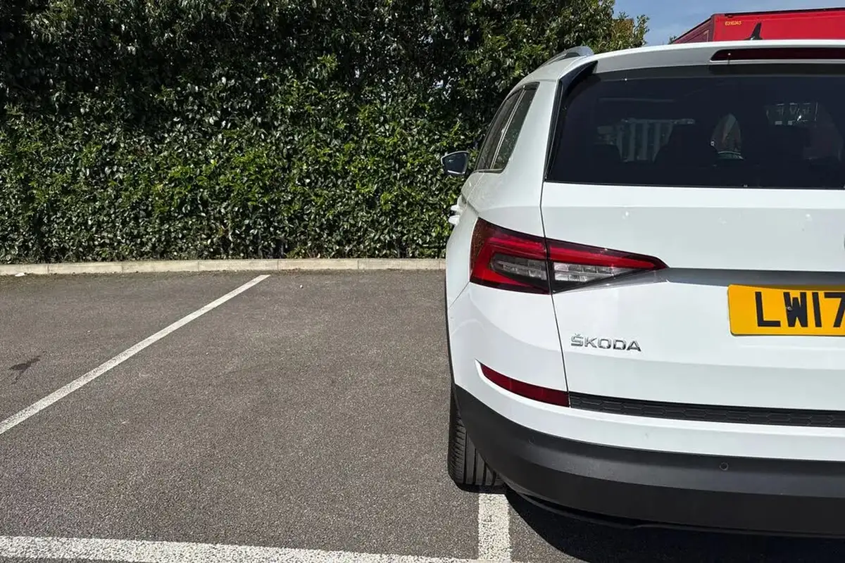 2017-skoda-kodiaq-20tdi-edition-150ps-4x4-5-seatsss-dsg-big-33