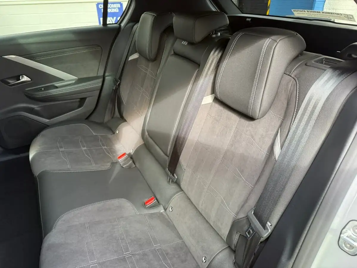 2024-vauxhall-astra-12-turbo-ultimate-130ps-hatchback-big-45
