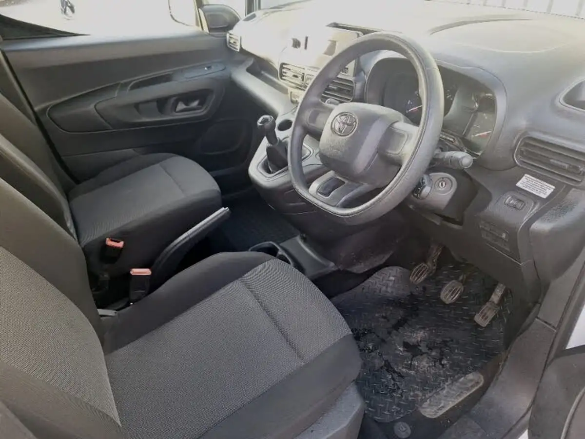 2021-toyota-proace-city-15d-active-100hpeu6dt-e-big-2