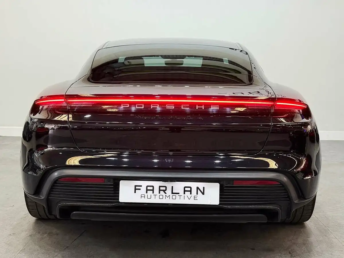 2020-porsche-taycan-e-turbo-s-big-24