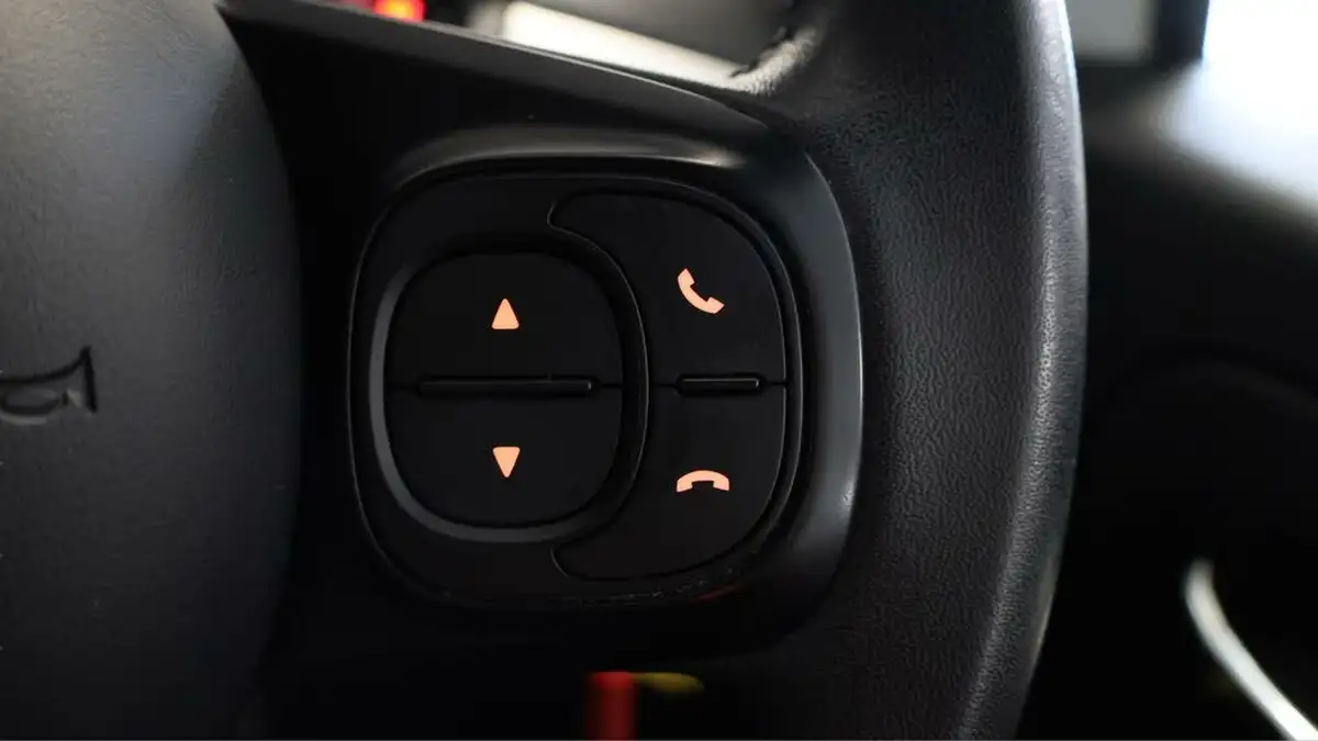 2021-fiat-500-10-connect-big-22