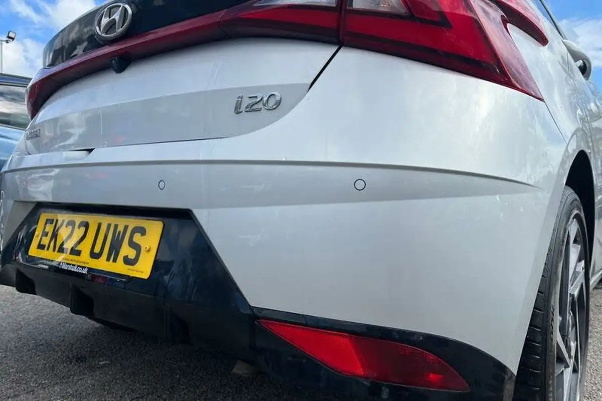 2022-hyundai-i20-10-t-gdi-premium-eclutch-imt-big-22