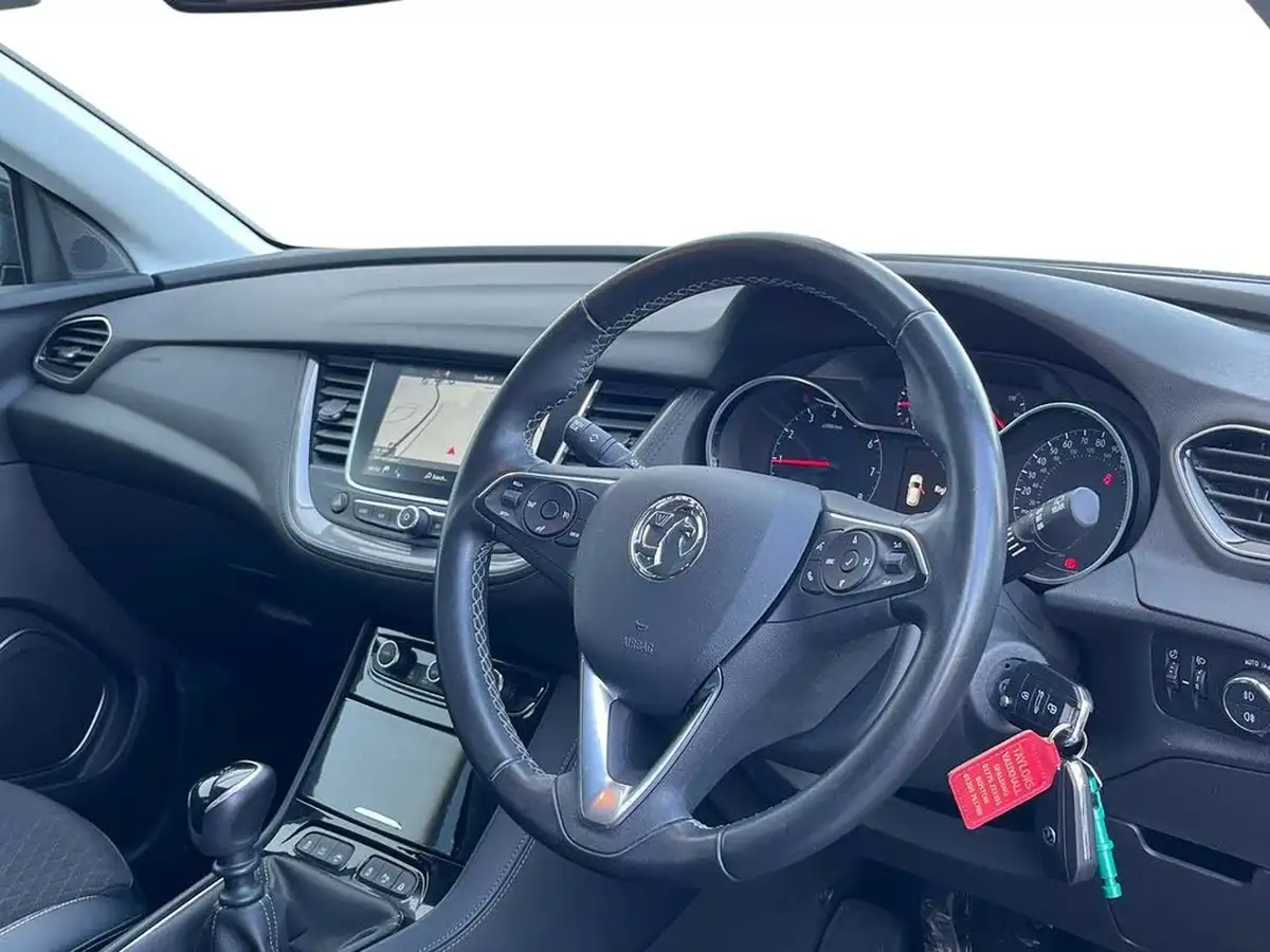 2020-vauxhall-grandland-x-12-sri-nav-big-4