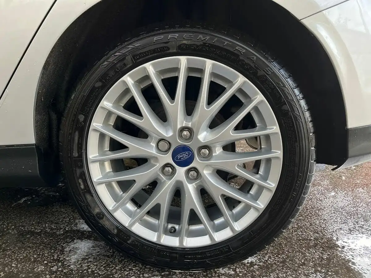 2014-ford-focus-16-zetec-125ps-hatchback-powershift-big-14