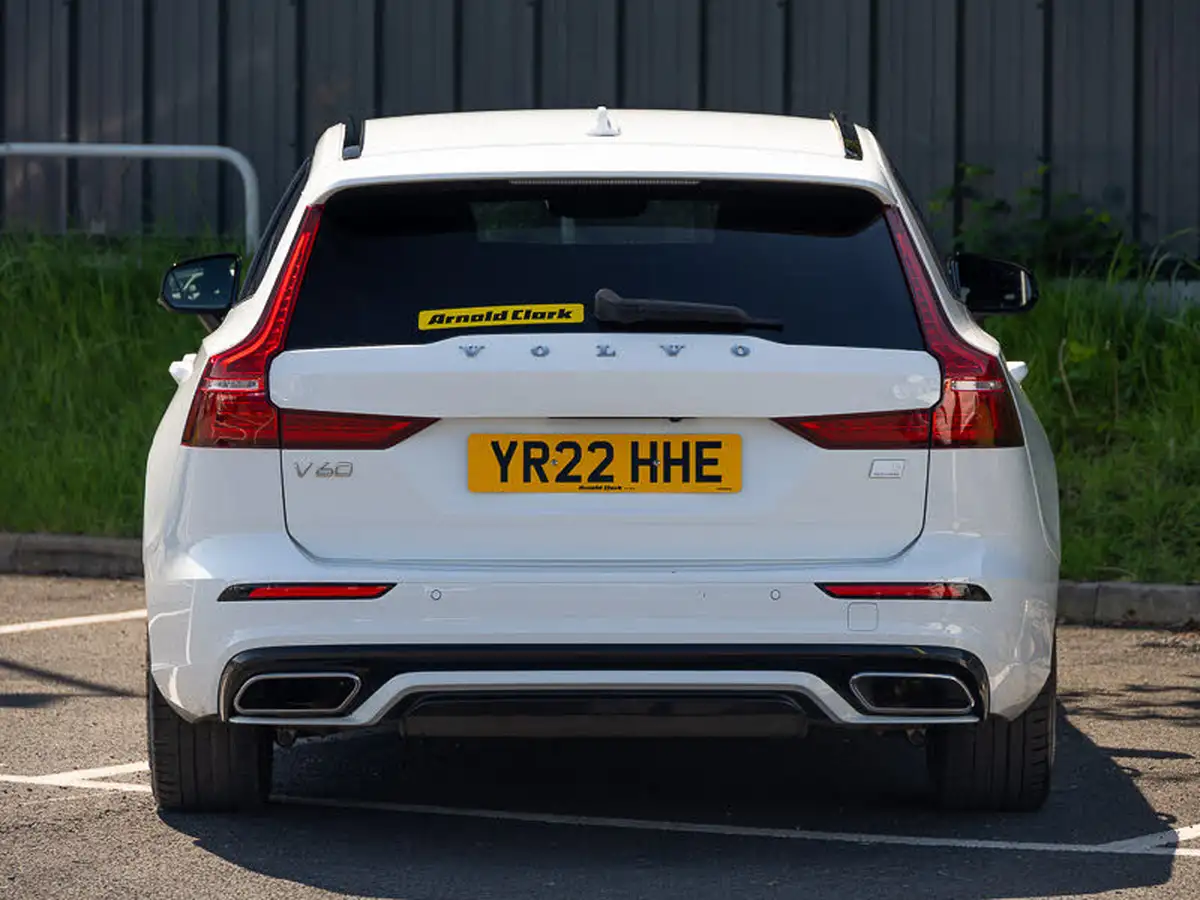 2022-volvo-v60-20-t6-r-design-350bhp-plug-in-hybrid-big-11