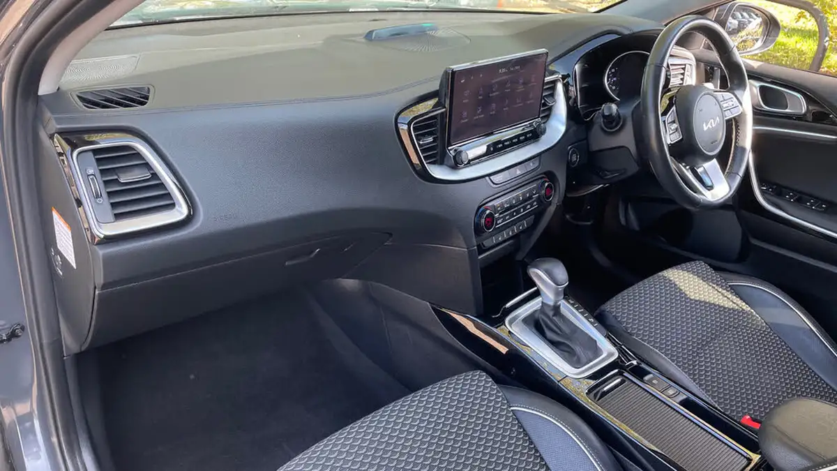 2022-kia-xceed-16-gdi-3-big-9
