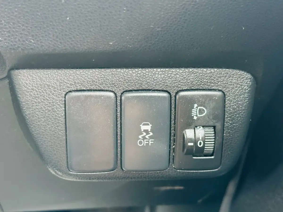 2011-honda-jazz-14-es-big-43