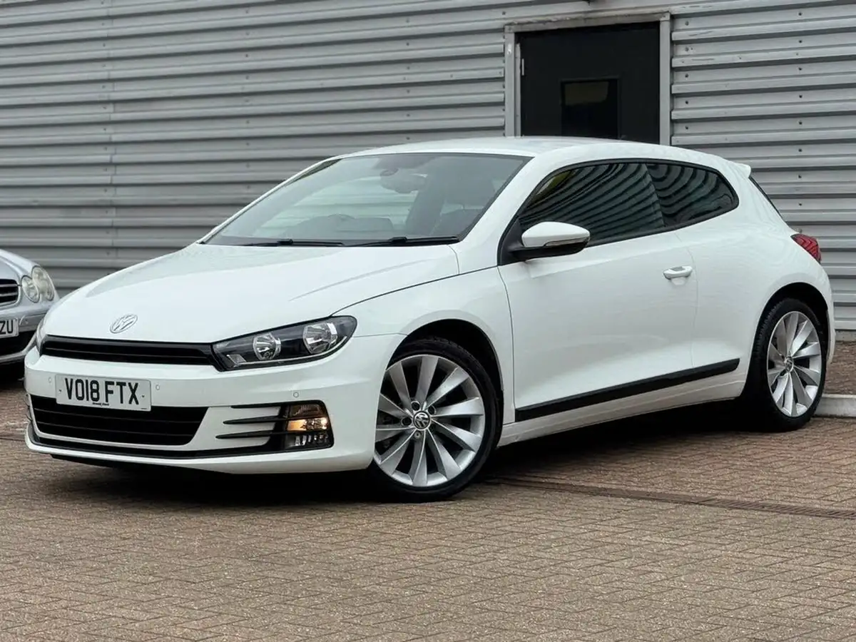 2017-volkswagen-scirocco-20-tsi-gt-bmt-dsg-big-0