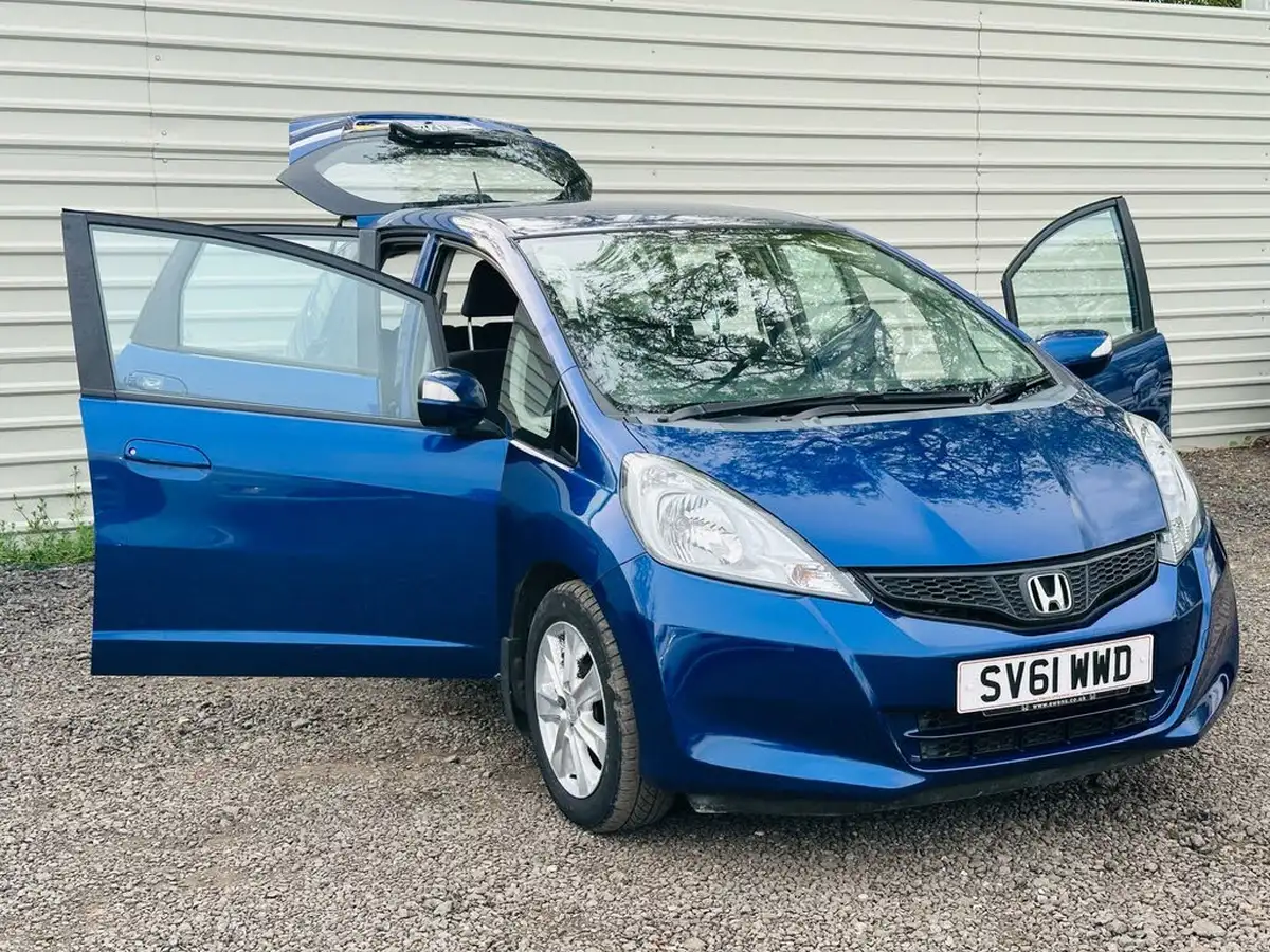 2011-honda-jazz-14-es-big-19