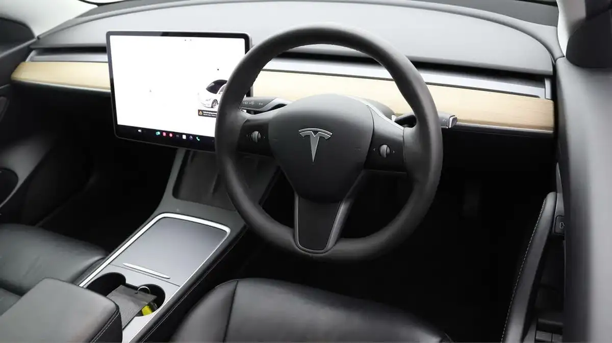 2020-tesla-model-3-e-long-range-big-8