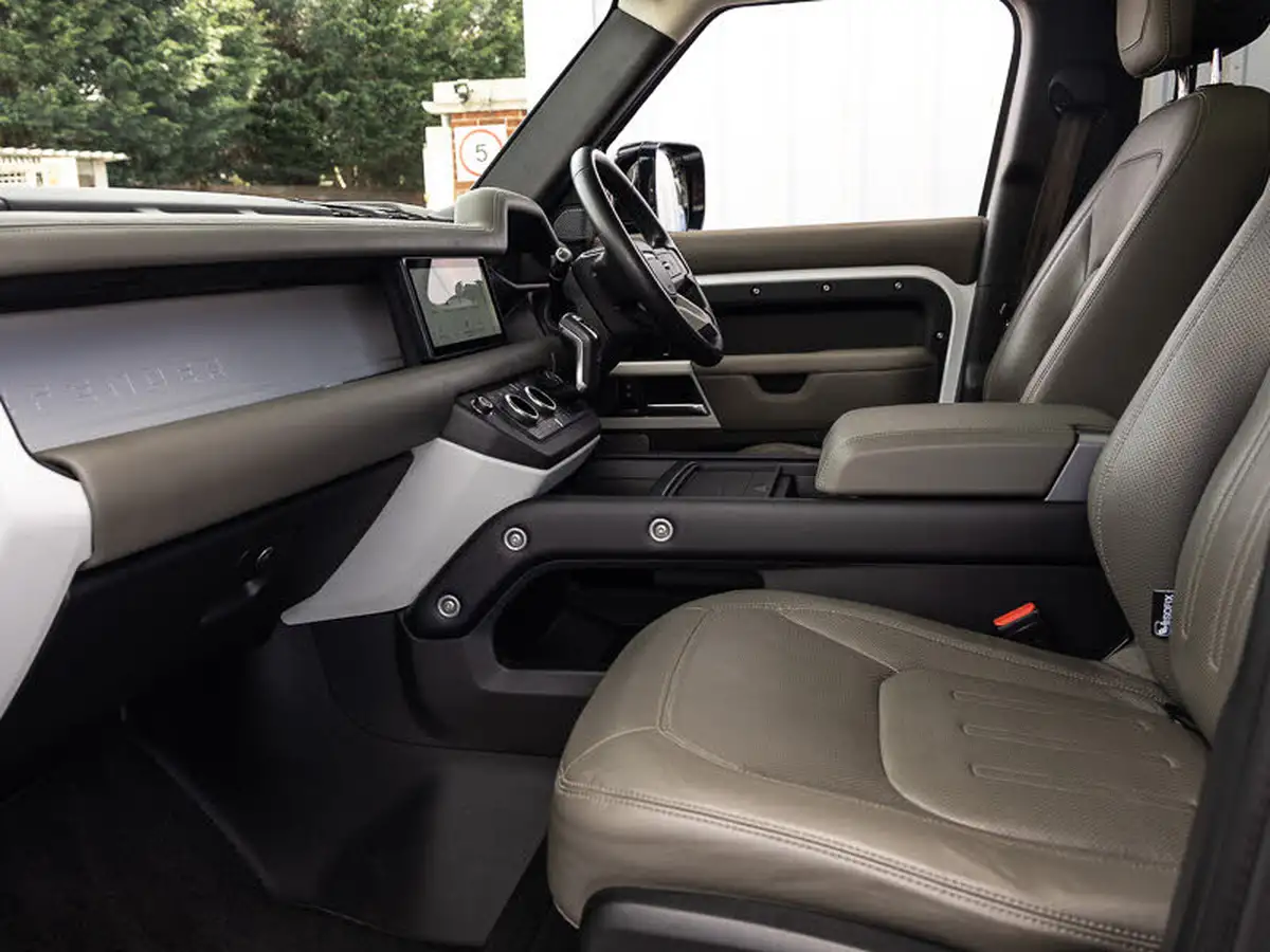 2020-land-rover-110-defender-20-d240-hse-110-big-4