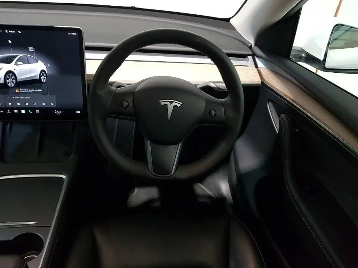 2023-tesla-model-y-e-rwd-big-6