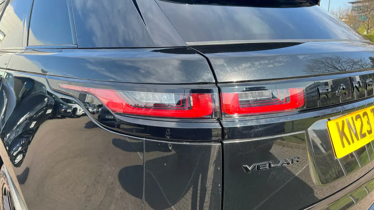 2023-land-rover-range-rover-velar-20-d200-velar-big-18