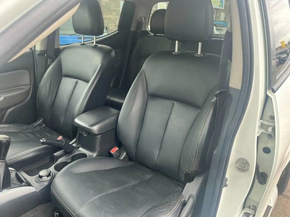 2018-mitsubishi-l200-24di-d-warrior-eu6-big-3