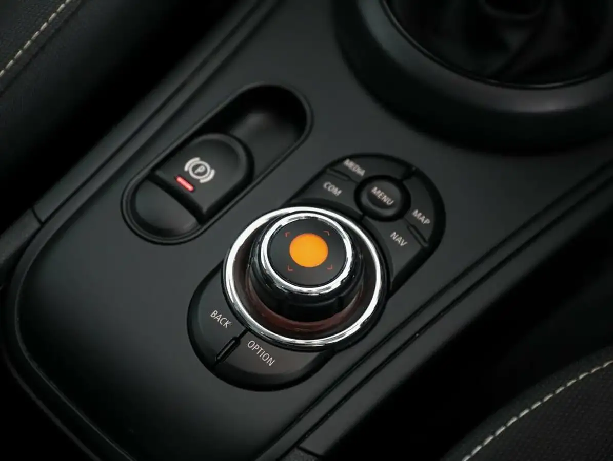 2020-mini-countryman-20td-cooper-d-classic-comfort-auto-big-34